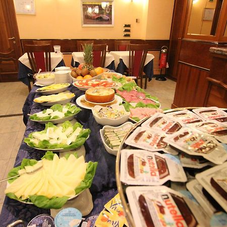 Mokinba Hotels King Milan Luaran gambar