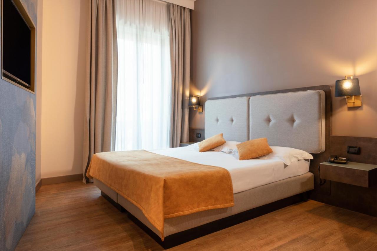 Mokinba Hotels King Milan Luaran gambar