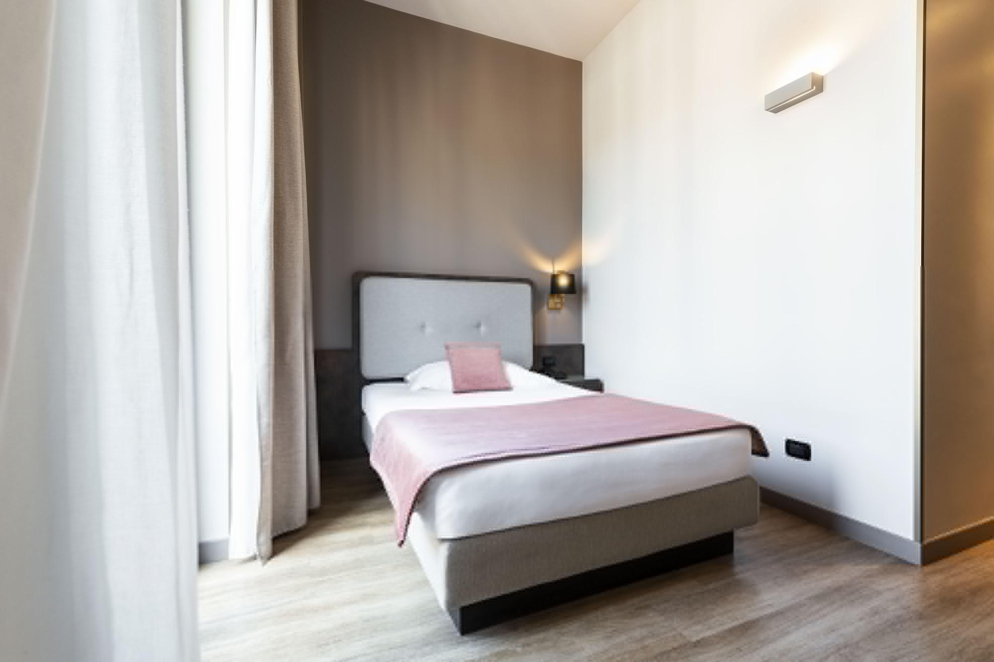 Mokinba Hotels King Milan Luaran gambar